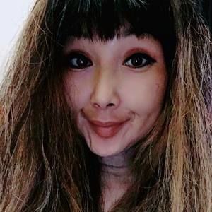 Meet your Posher, Lily